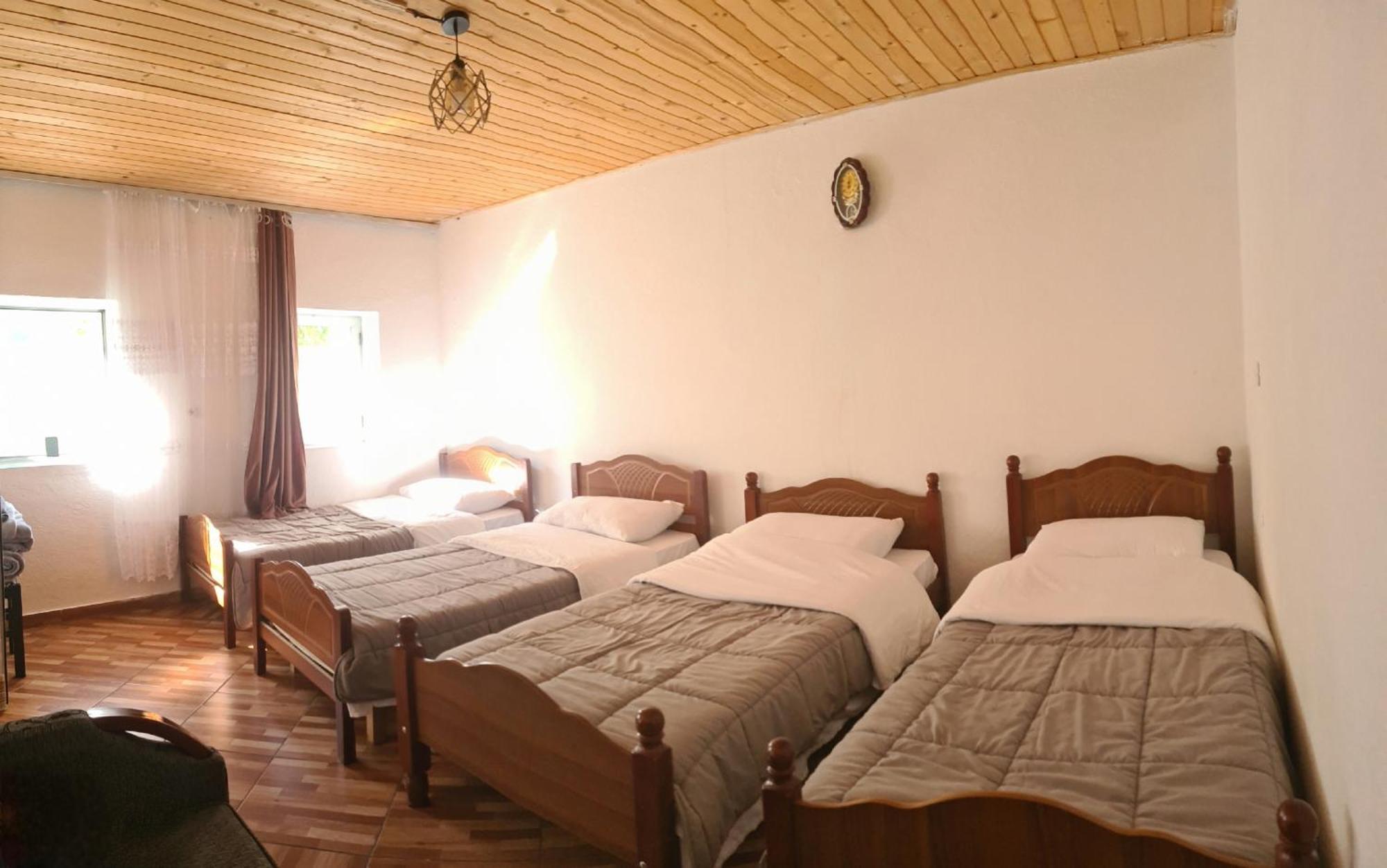 Guest House Emanueli Tropoje Bagian luar foto