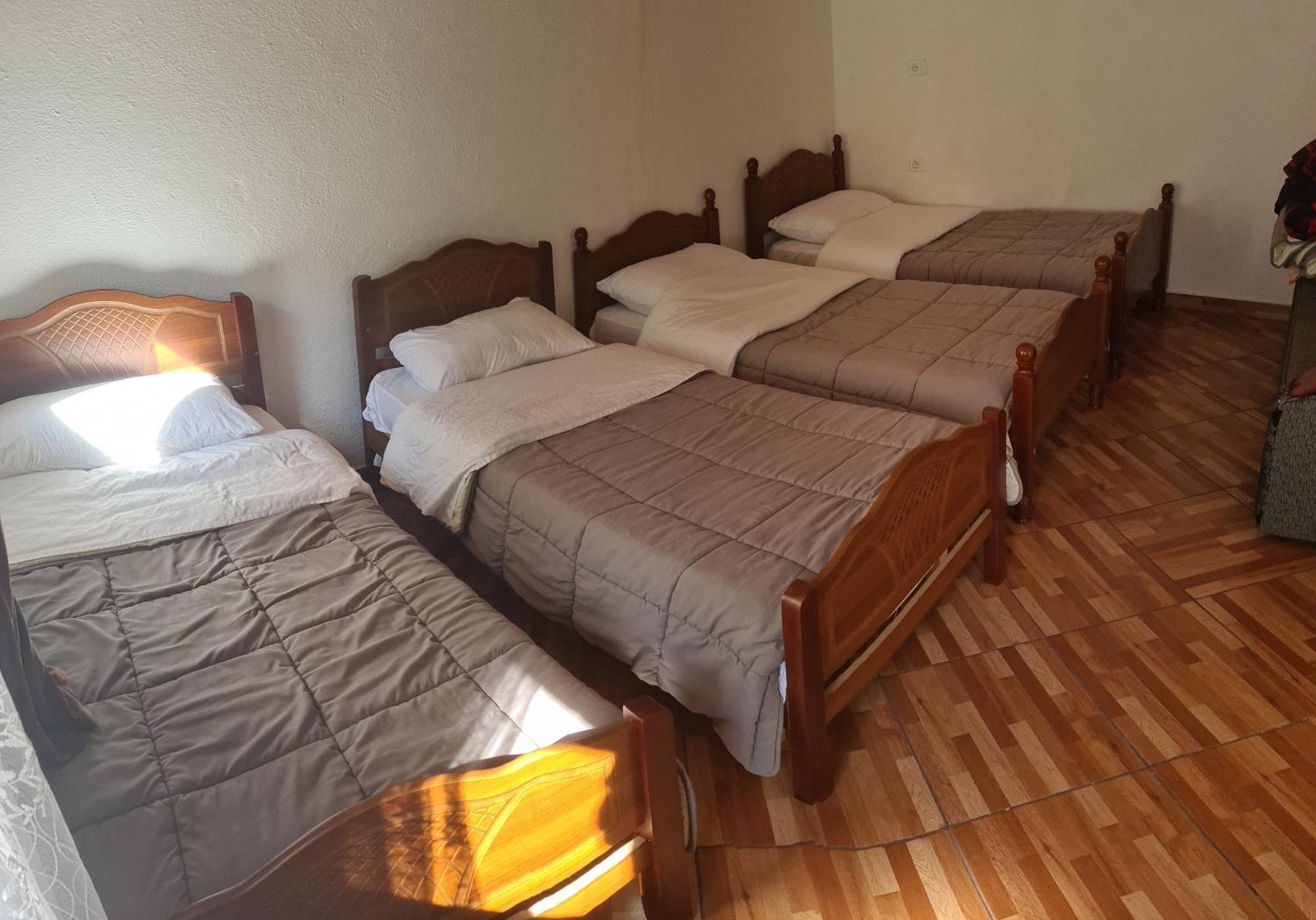 Guest House Emanueli Tropoje Bagian luar foto